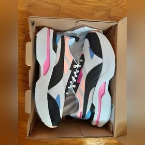 Women's Puma Sneakers(size 8)